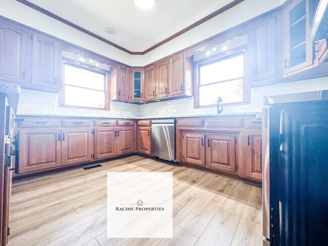 Building Photo - Spacious 4-bedroom Home in Woodruff