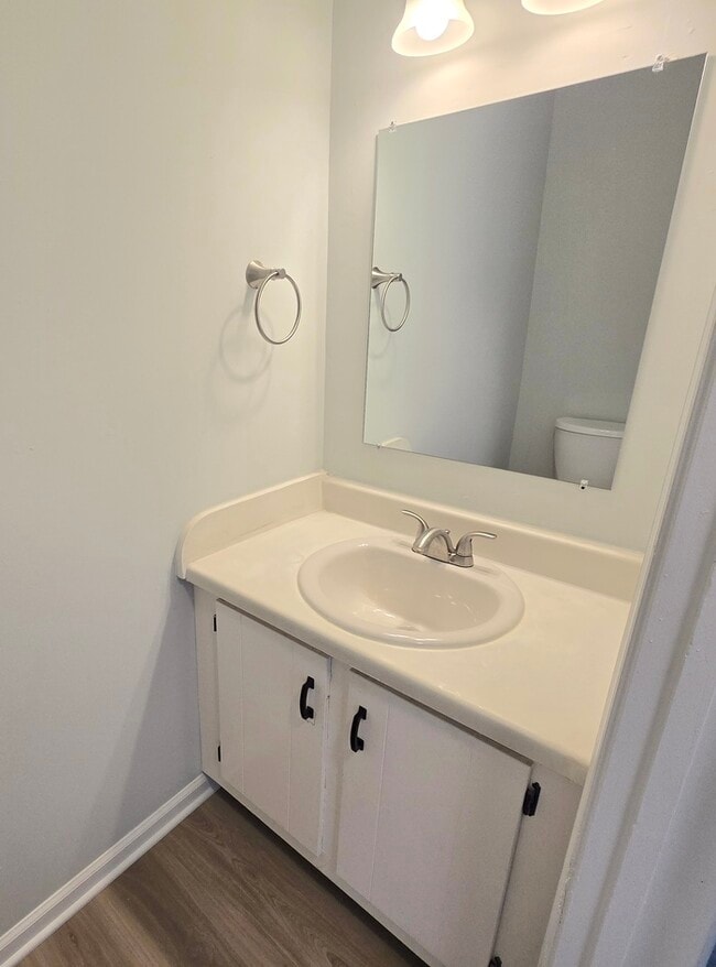 Building Photo - GORGEOUS TOWNHOME IN VIRGINIA BEACH