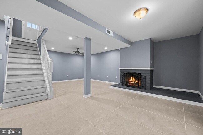 Building Photo - 4604 Kentwood Ln