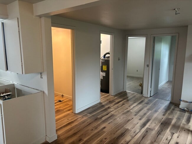 Building Photo - 148-150 Gregory Dr