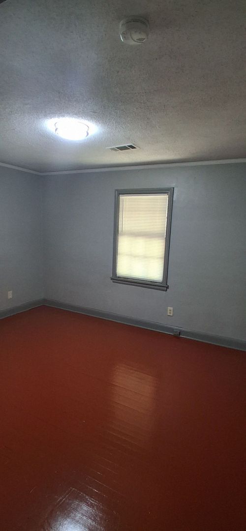 Building Photo - 4 Success is offering this beautiful 2 bedroom 1 bath with formal dining. The home features hardw...
