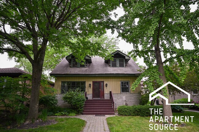 Building Photo - 3732 N Harding Ave