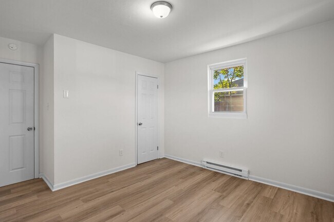 Building Photo - 2000 Flower Ln