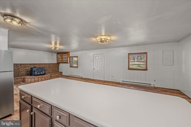 Building Photo - 438 Gloyd Ln