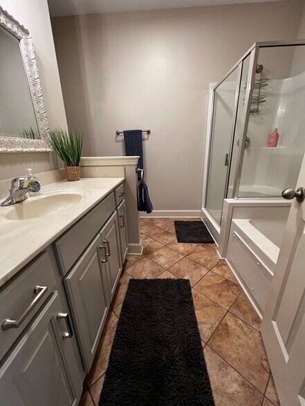 Primary bath - 4844 Bevendean Dr