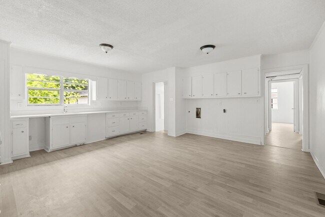Building Photo - Charming 3 Bedroom, 2 Bathroom house
