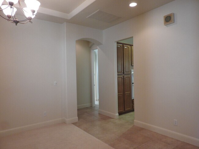 Building Photo - Empire Ranch!!