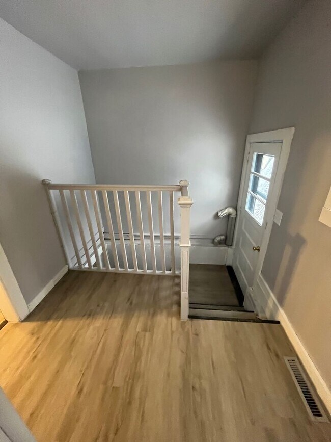 Building Photo - Single Family Home Available!