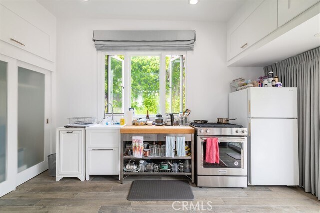 Building Photo - 1949 N Catalina St