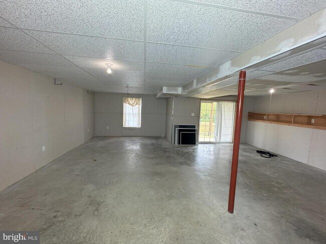 Building Photo - 43 Helene Ct