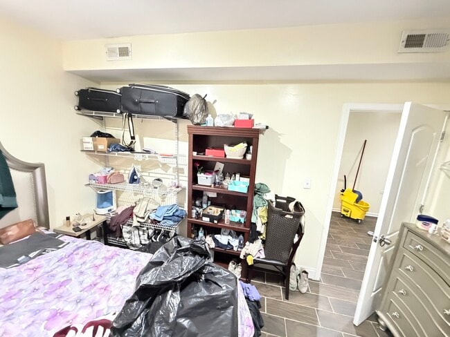 Building Photo - 2817 N Clybourn Ave