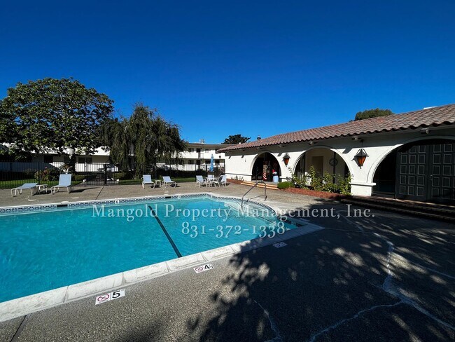 Building Photo - Spacious 1-Bed, 1-Bath Condo Located At Oc...