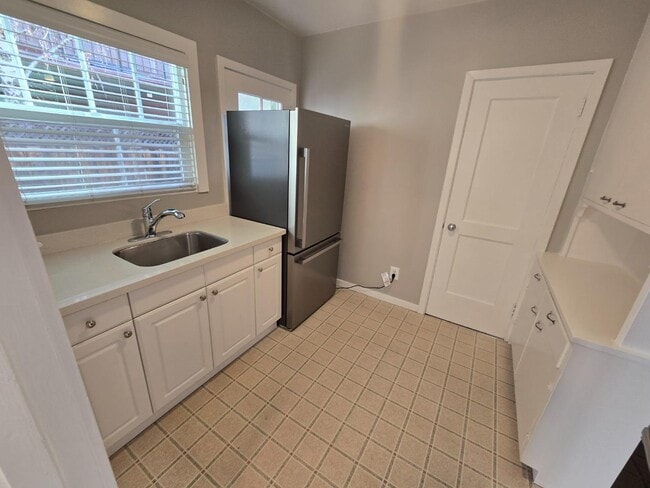 Building Photo - 1218 Bellevue Ave