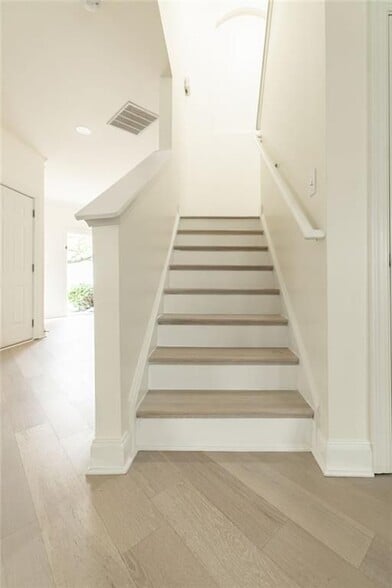 Building Photo - 2070 Cabela Dr