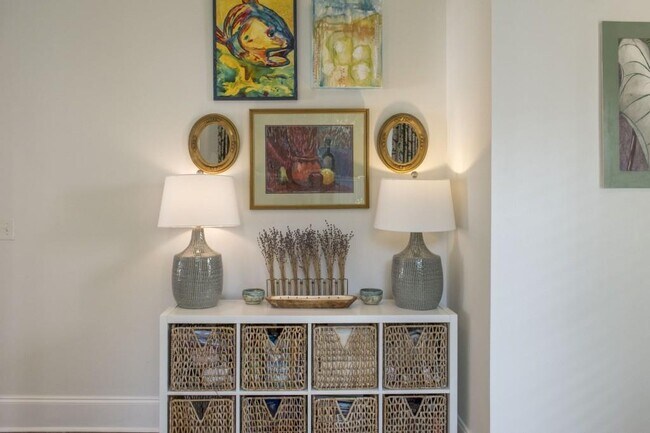 Building Photo - 801 Durant Pl NE