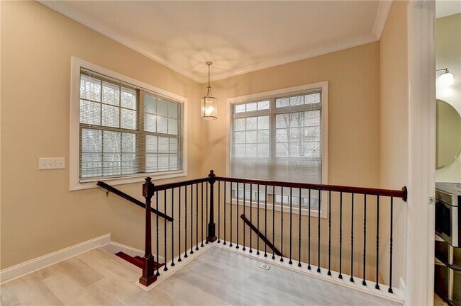 Building Photo - 2405 Tenor Ln