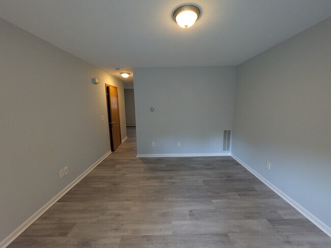 Building Photo - 998 Campbell Ave