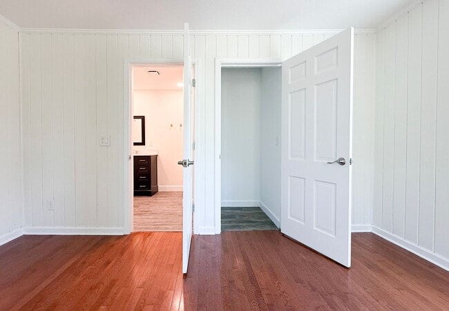 Building Photo - Private 5-Bedroom Dream Home with Creek, Pond & 3 Levels of Living Space