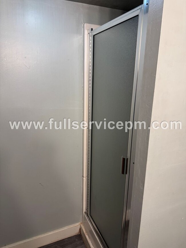 Building Photo - Lower basement studio unit in a house