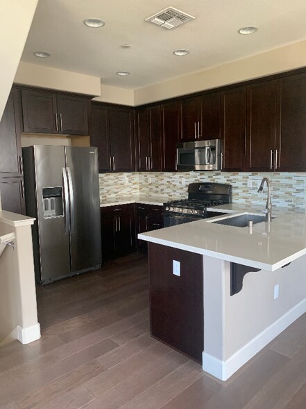 Building Photo - 1580 Bleecker St