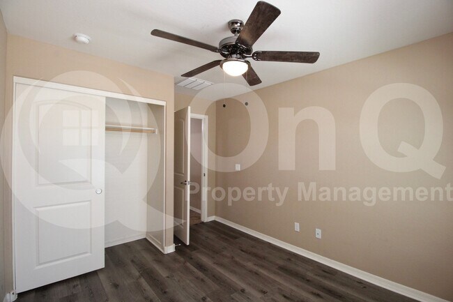 Building Photo - 5513 S 27th Dr