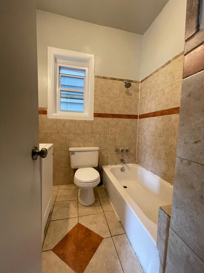 Unit 2 - 267 Fulton Ave