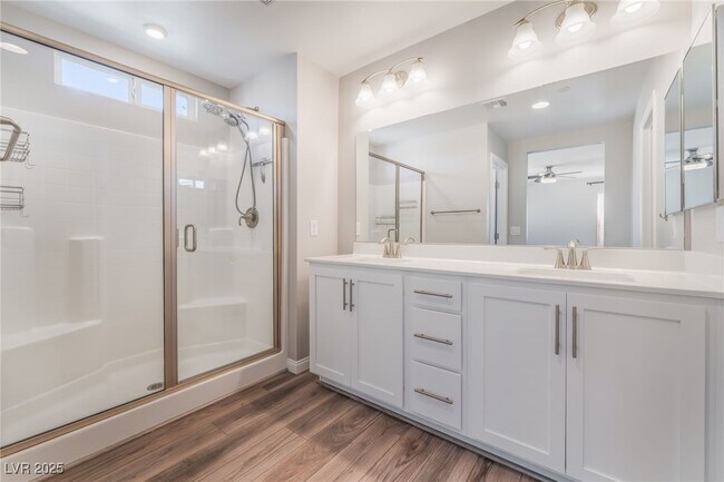 Building Photo - 10602 Enridge Ave