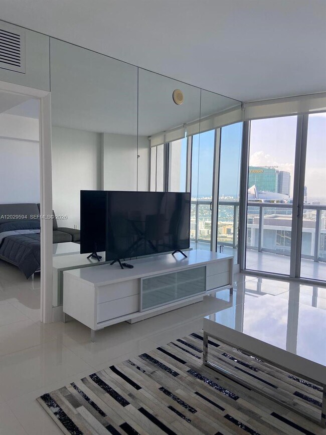 Building Photo - 495 Brickell Ave