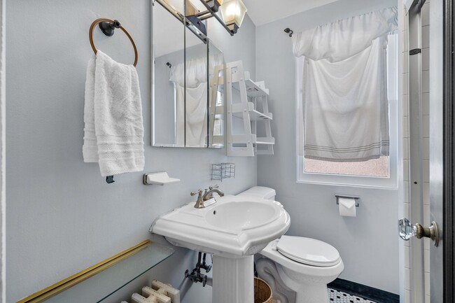 Building Photo - Gorgeous Washington Park Bungalow!