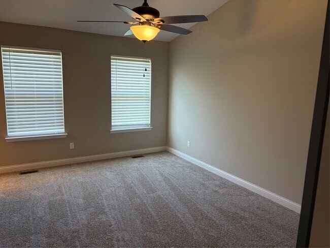 Building Photo - 627 Gandalf Ln