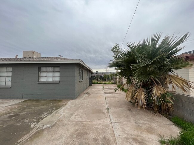 Building Photo - Bright & Comfortable Living in Prime Phoenix Location