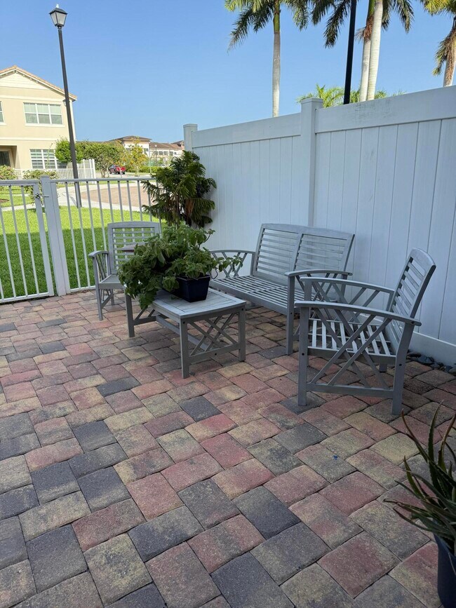 Building Photo - 56 Sabal Ct