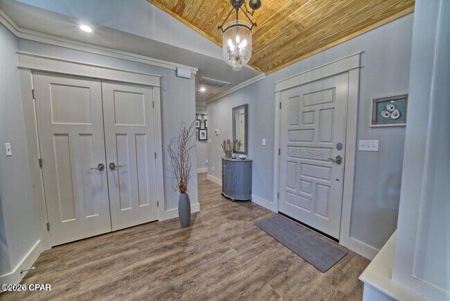 Building Photo - 263 Lullwater Dr