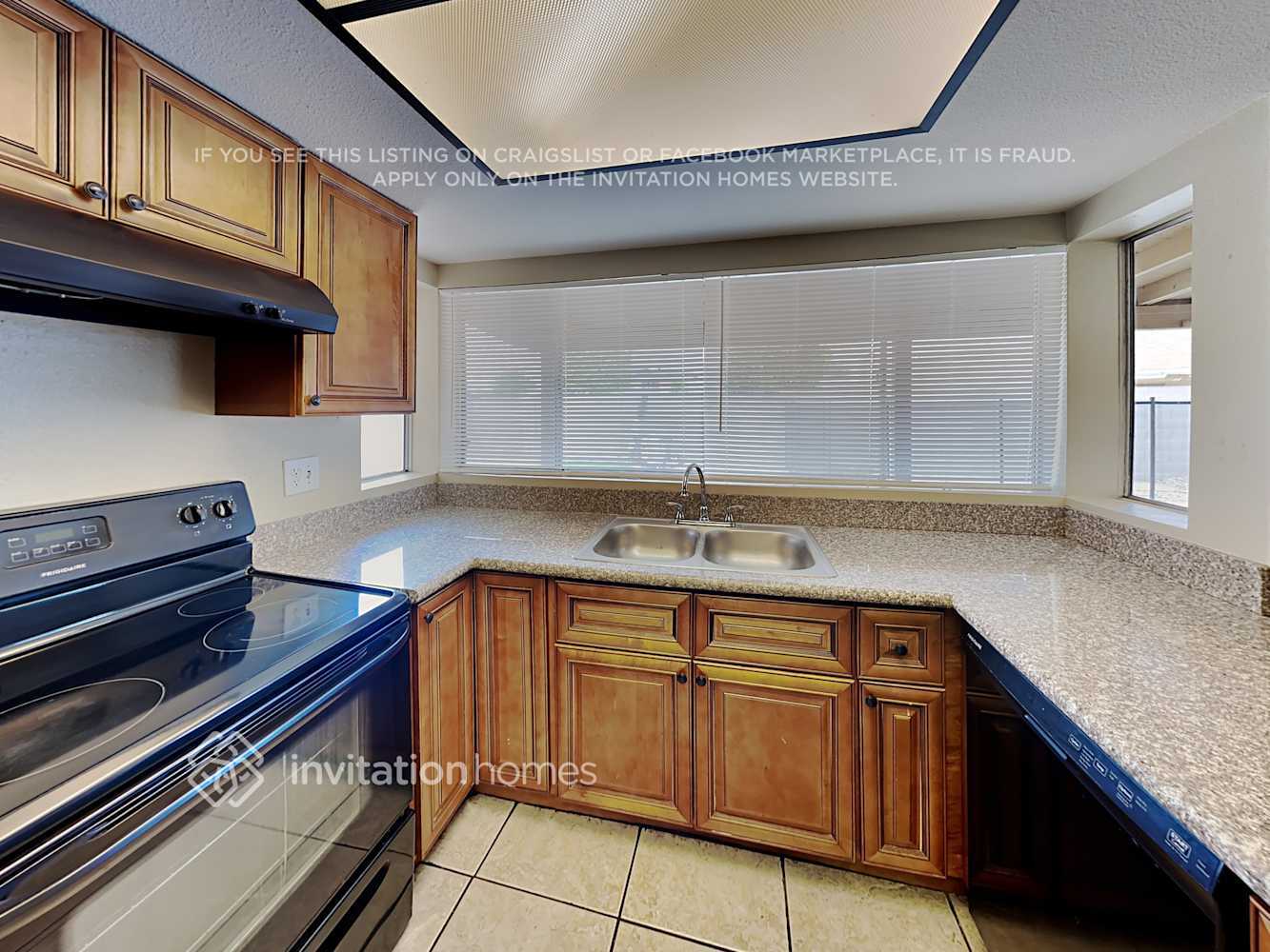 Building Photo - 5408 N 69th Ave