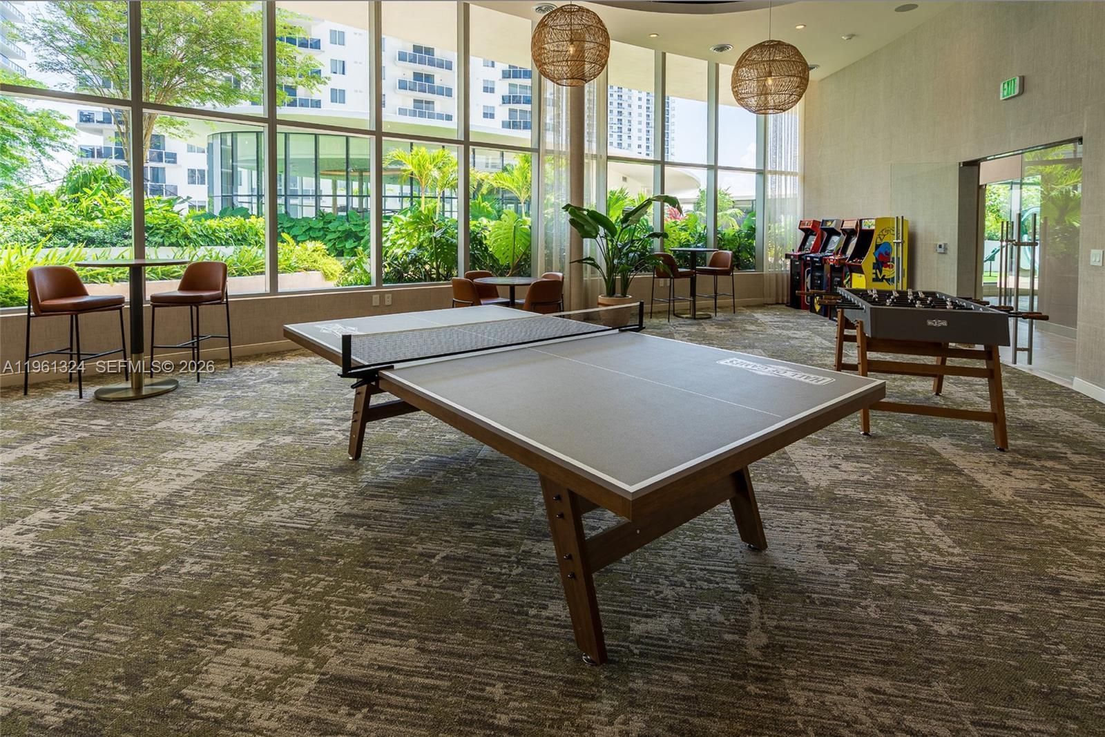 Building Photo - 700 NE 24th St