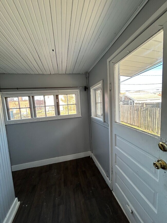 Building Photo - Updated 3-Bedroom, 1-Bathroom Home – $1,40...