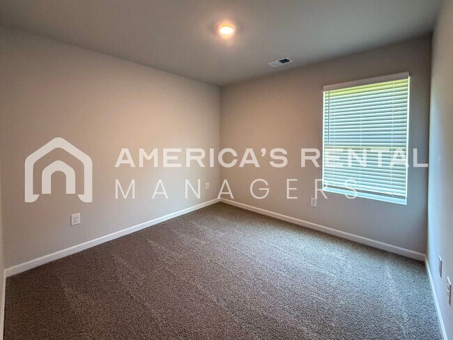 Building Photo - 651 Antler Wy