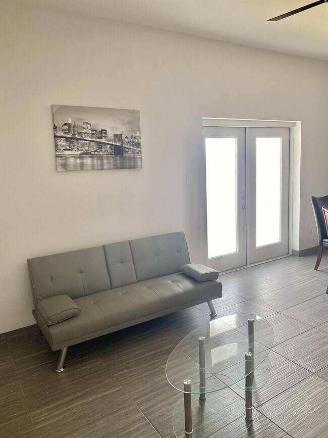 Building Photo - 502 Shiloh Dr