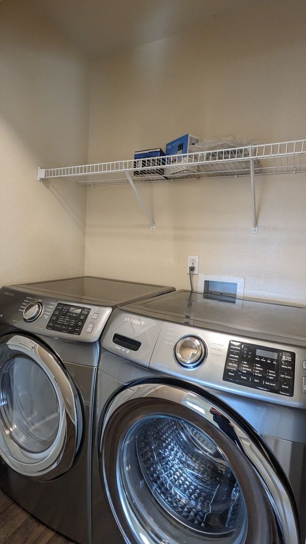 Building Photo - SPRINGS RANCH 3 BEDROOM/2 BATHROOM RANCH WITH FENCED YARD AND 2 CAR GARAGE!