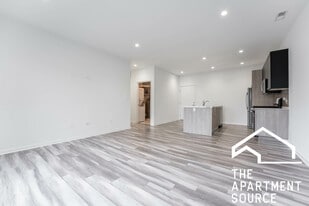 Building Photo - 2533 W Fullerton Ave