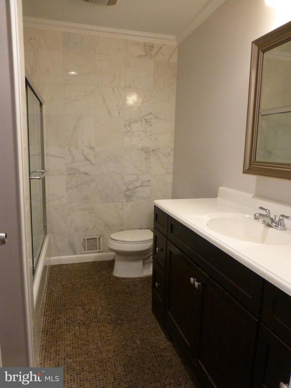 Building Photo - 2046 Greenwich St