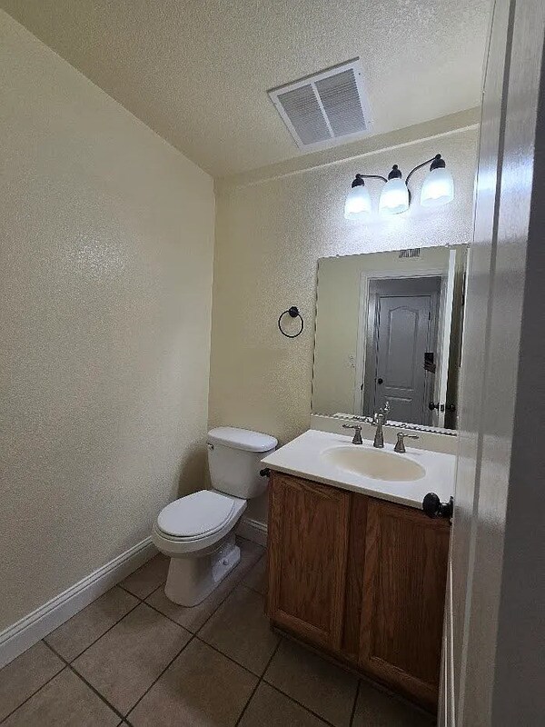 Building Photo - 1745 N Winery Ave