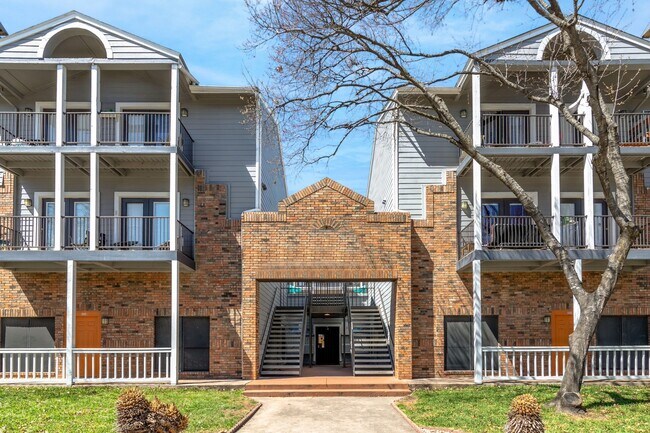 Gated and gorgeous - 2710 Nueces St