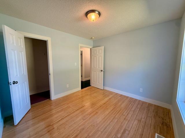 Building Photo - 1000 Meadowgreen Dr