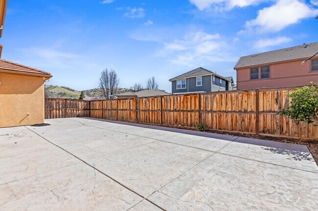 Building Photo - 20833 Grapevine Dr