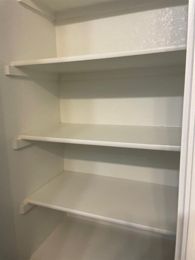 Building Photo - 665 Donegal Ln