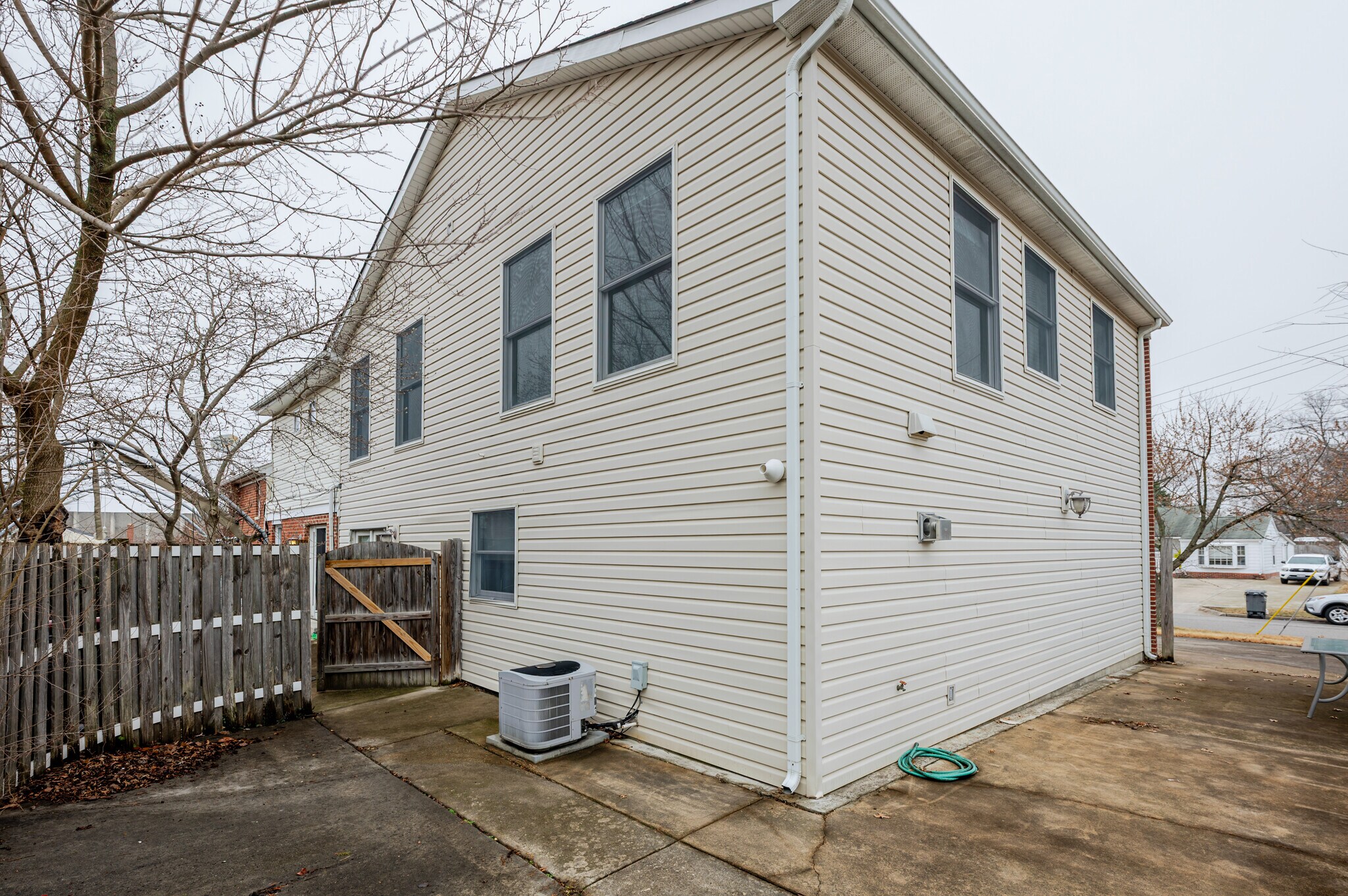 Building Photo - 5806 Flanders St