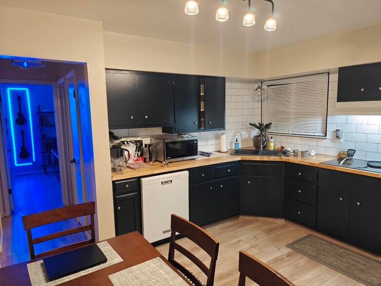 Building Photo - 544 Henry Ave