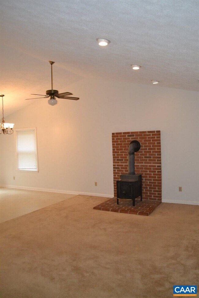 Building Photo - 15 Englewood Dr