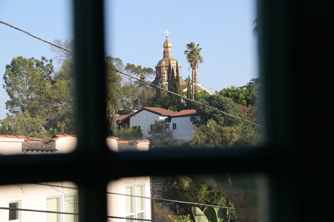 View - 1521 Portia St